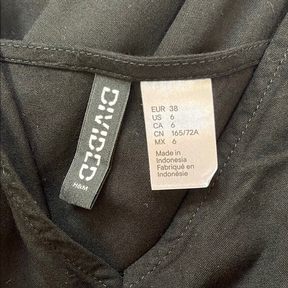 Divided, size 6, black romper with pockets - Picture 7 of 7